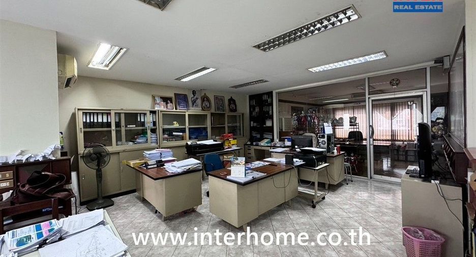 For sale 5 bedrooms townhouse in Mueang Nonthaburi, Nonthaburi