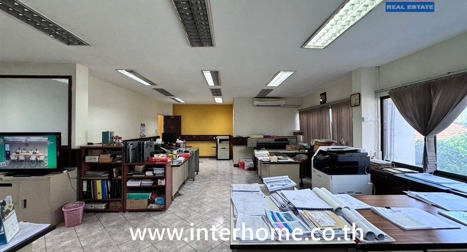 For sale 5 bedrooms townhouse in Mueang Nonthaburi, Nonthaburi