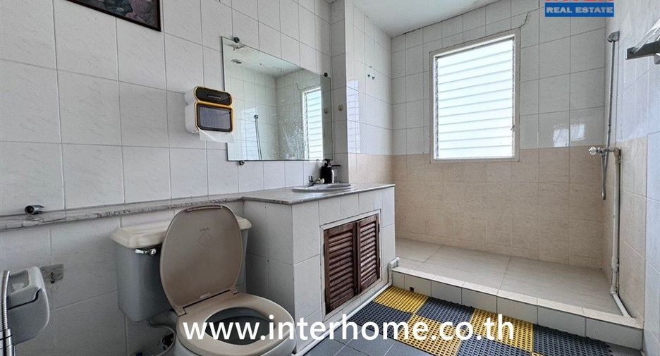 For sale 5 bedrooms townhouse in Mueang Nonthaburi, Nonthaburi