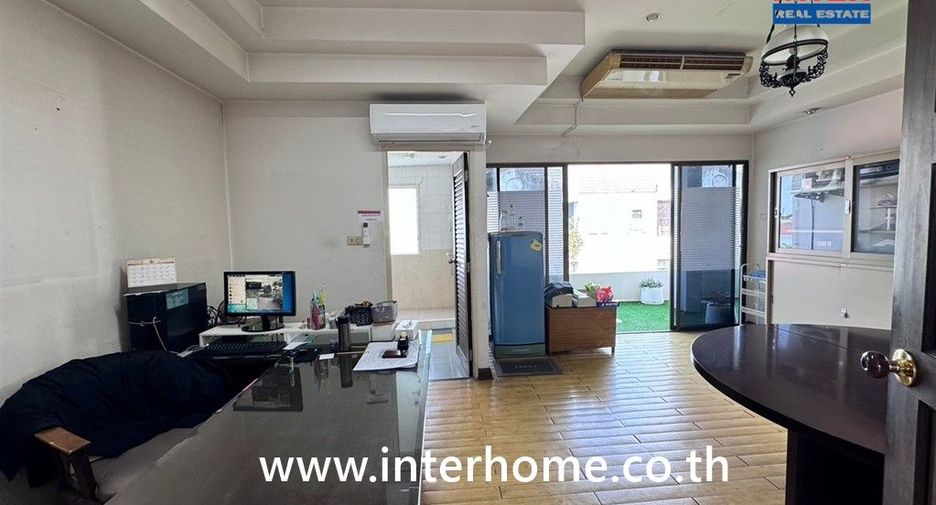 For sale 5 bedrooms townhouse in Mueang Nonthaburi, Nonthaburi