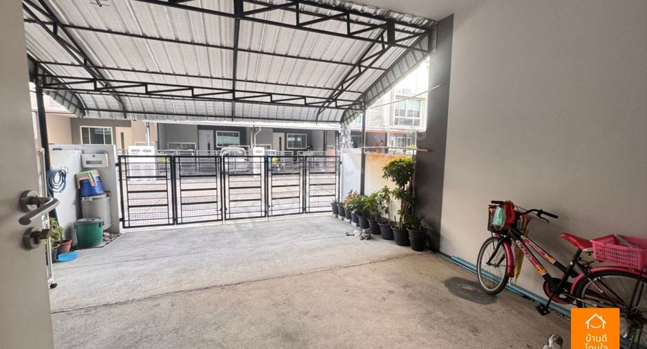 For sale 3 bedrooms townhouse in Thung Khru, Bangkok