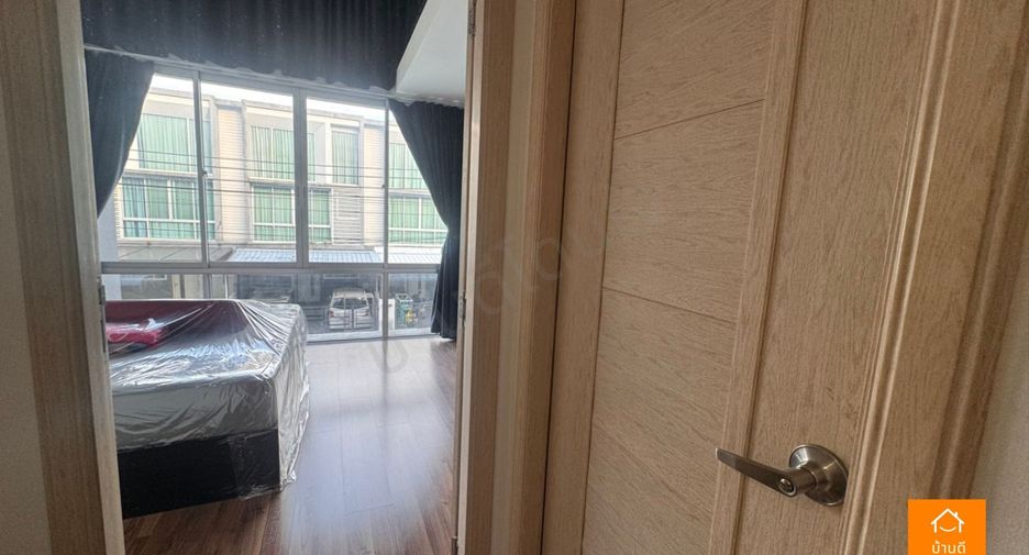 For sale 3 bedrooms townhouse in Thung Khru, Bangkok