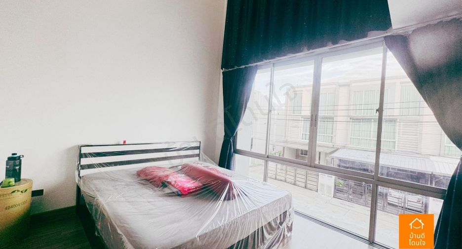 For sale 3 bedrooms townhouse in Thung Khru, Bangkok