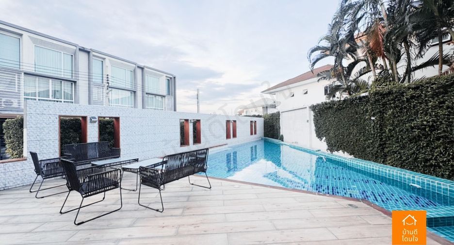 For sale 3 bedrooms townhouse in Thung Khru, Bangkok