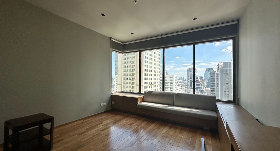 For rent 3 bedrooms condo in Khlong Toei, Bangkok