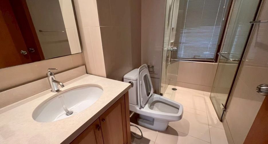 For rent 3 bedrooms condo in Khlong Toei, Bangkok
