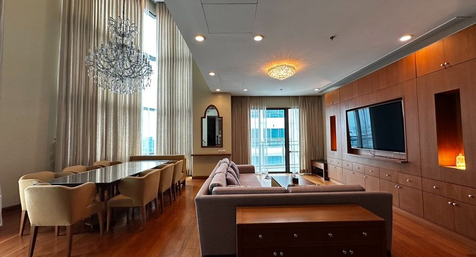 For rent 3 bedrooms condo in Khlong Toei, Bangkok