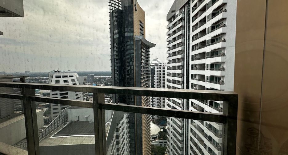 For rent 3 bedrooms condo in Khlong Toei, Bangkok