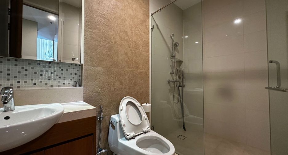 For rent 3 bedrooms condo in Khlong Toei, Bangkok