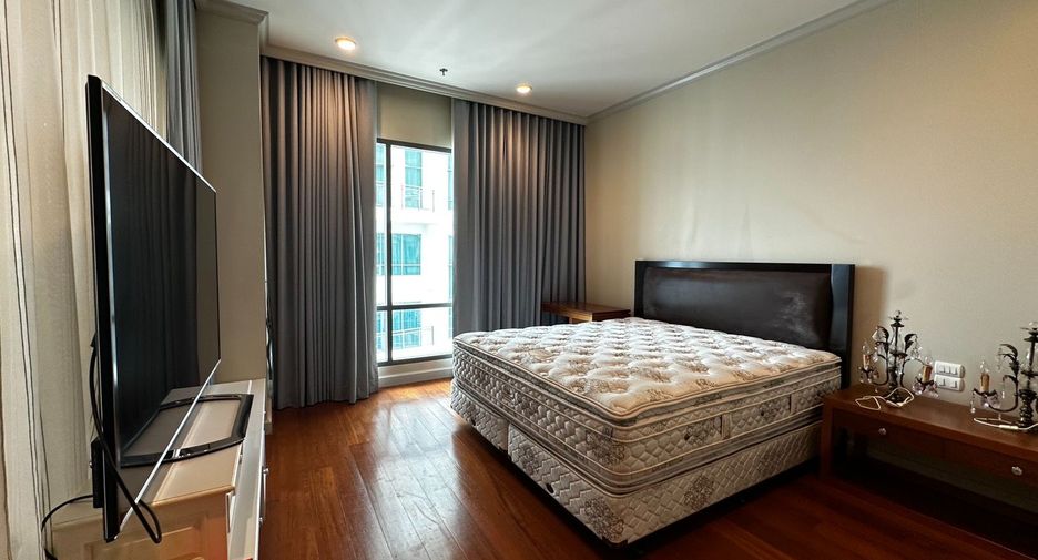 For rent 3 bedrooms condo in Khlong Toei, Bangkok