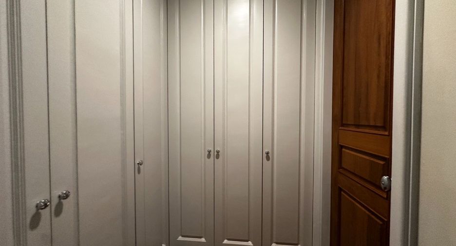 For rent 3 bedrooms condo in Khlong Toei, Bangkok