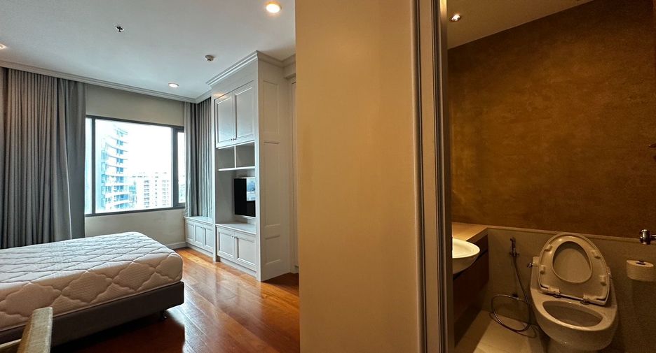 For rent 3 bedrooms condo in Khlong Toei, Bangkok
