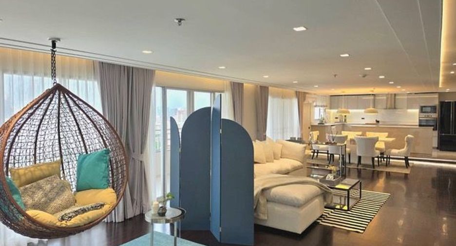 For rent 3 bedrooms condo in Sathon, Bangkok