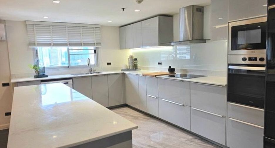 For rent 3 bedrooms condo in Sathon, Bangkok