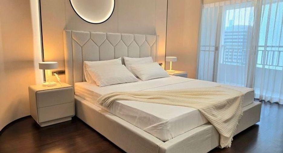 For rent 3 bedrooms condo in Sathon, Bangkok
