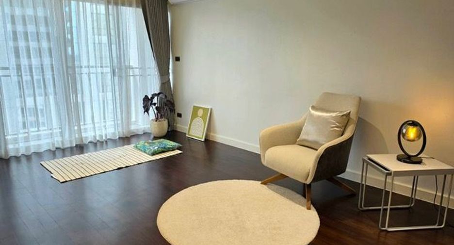 For rent 3 bedrooms condo in Sathon, Bangkok