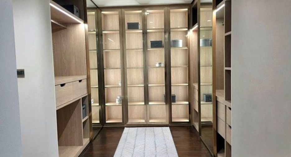 For rent 3 bedrooms condo in Sathon, Bangkok
