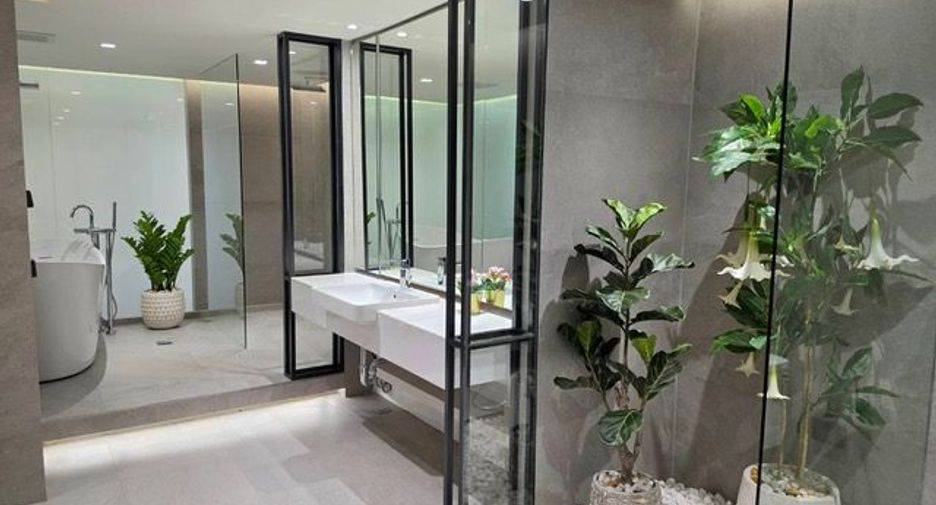 For rent 3 bedrooms condo in Sathon, Bangkok