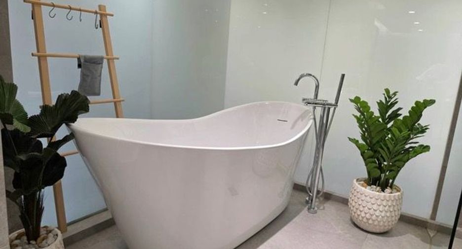For rent 3 bedrooms condo in Sathon, Bangkok