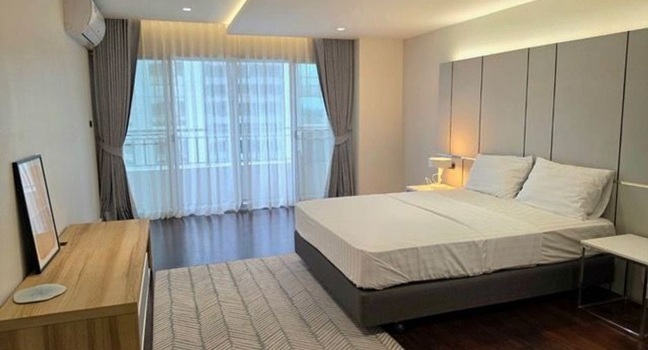 For rent 3 bedrooms condo in Sathon, Bangkok
