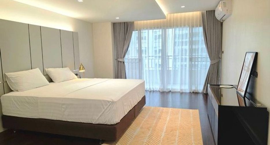 For rent 3 bedrooms condo in Sathon, Bangkok
