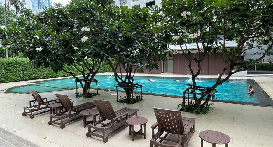 For rent 3 bedrooms condo in Sathon, Bangkok