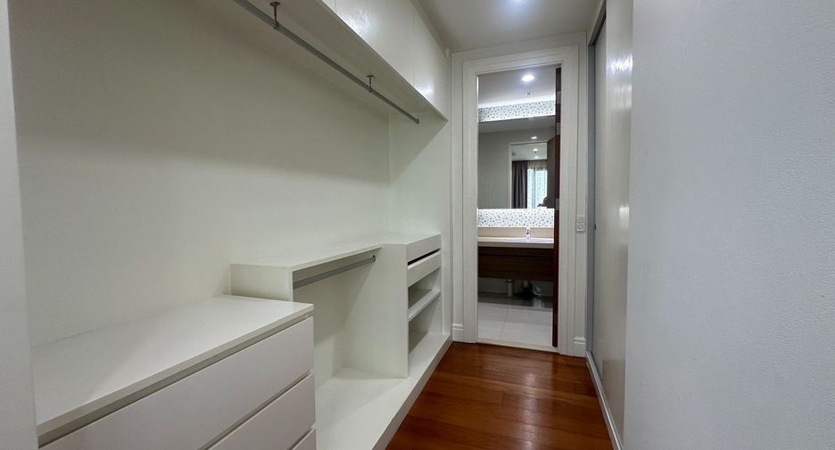 For rent 3 bedrooms condo in Khlong Toei, Bangkok