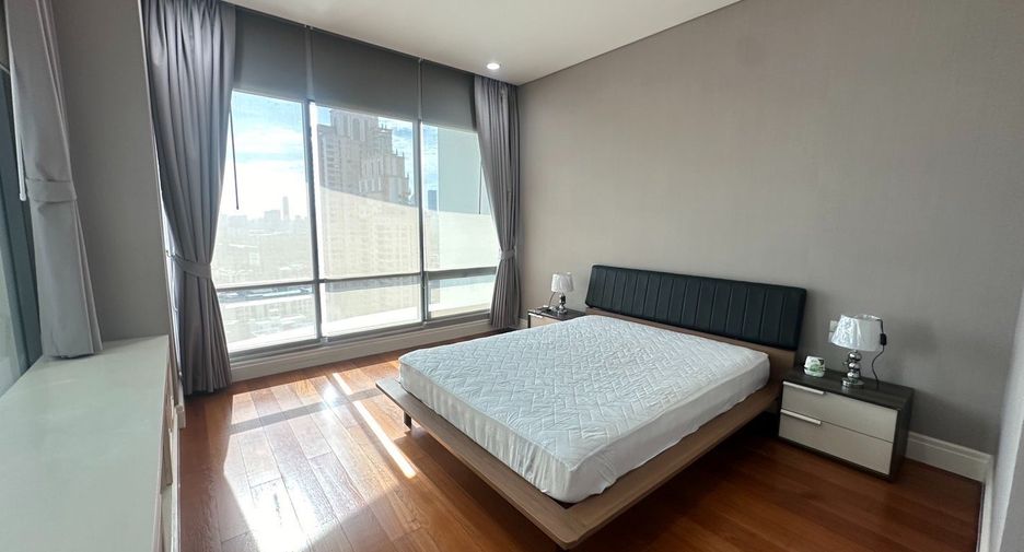 For rent 3 bedrooms condo in Khlong Toei, Bangkok