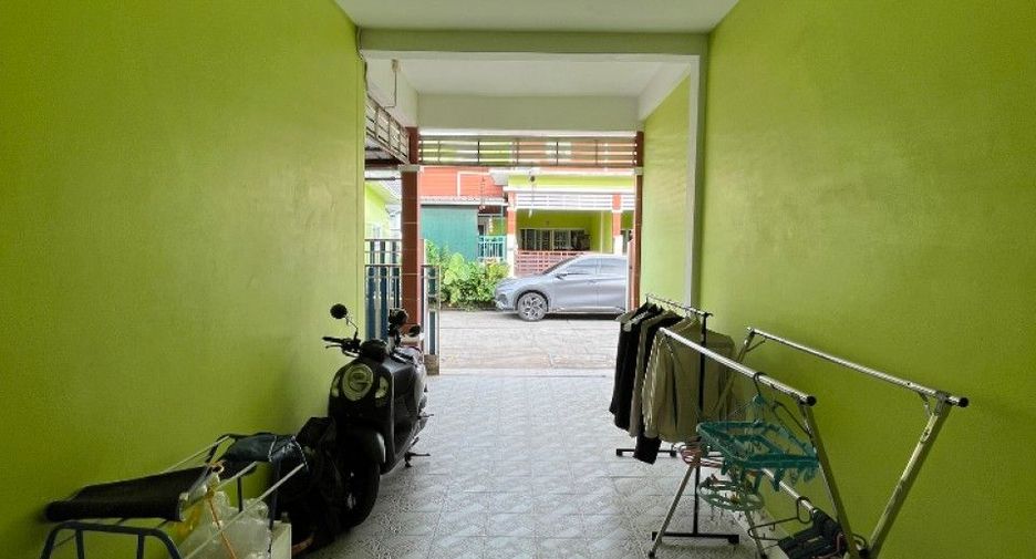 出售 2 卧室 联排别墅 在 Pluak Daeng, Rayong