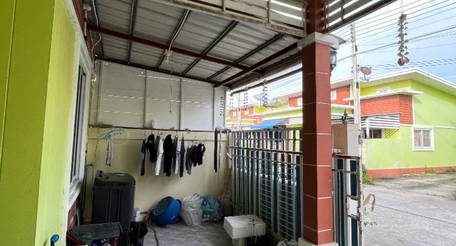 出售 2 卧室 联排别墅 在 Pluak Daeng, Rayong