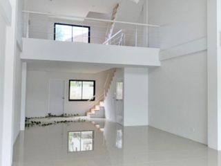 Gewerbefläche zur Miete und zum Kauf mit 3 Zimmer in Thung Khru, Bangkok