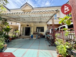 Casa adosada en venta de 3 habitaciones en Phra Pradaeng, Samut Prakan
