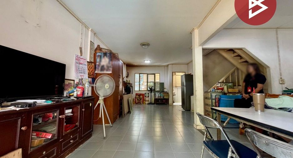 Casa adosada en venta de 3 habitaciones en Phra Pradaeng, Samut Prakan
