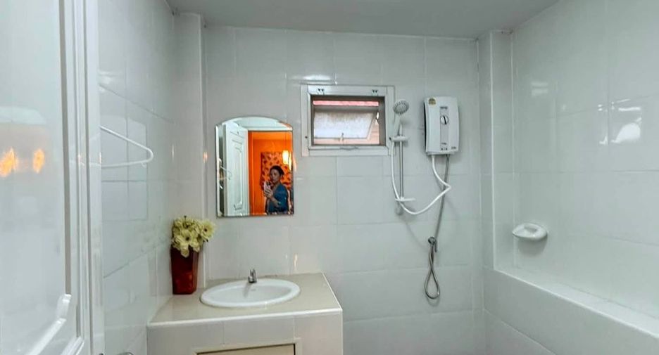 For rent 3 bedrooms house in Saraphi, Chiang Mai