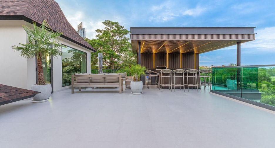 For sale 7 bedrooms villa in Jomtien, Pattaya