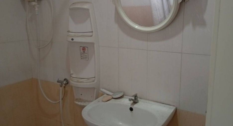For sale 2 bedrooms retail Space in Mueang Nakhon Pathom, Nakhon Pathom
