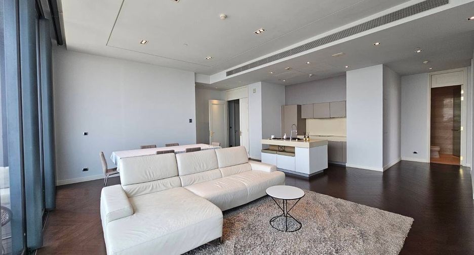 For rent 3 bedrooms condo in Khlong Toei, Bangkok