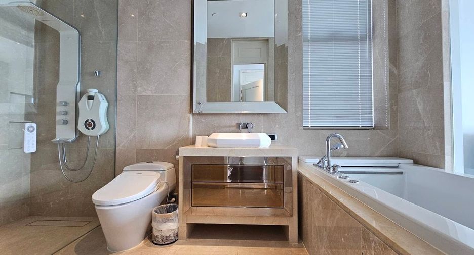 For rent 3 bedrooms condo in Khlong Toei, Bangkok