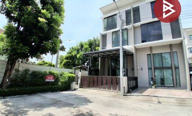 À vendre 2 chambres maison de ville à Suan Luang, Bangkok