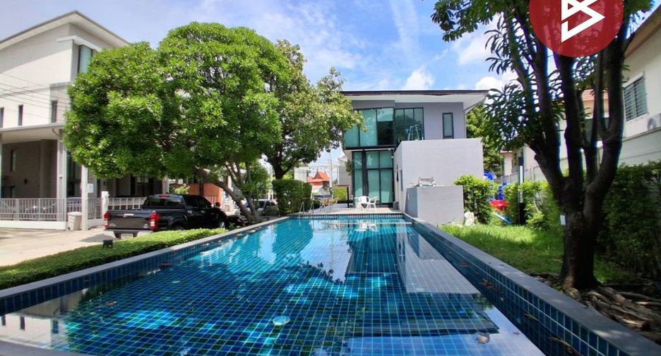 À vendre 2 chambres maison de ville à Suan Luang, Bangkok