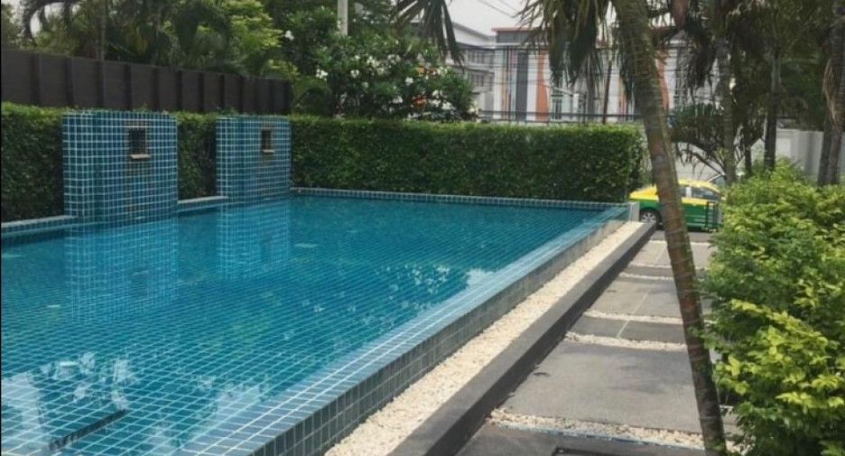 For sale 1 bed condo in Lat Krabang, Bangkok