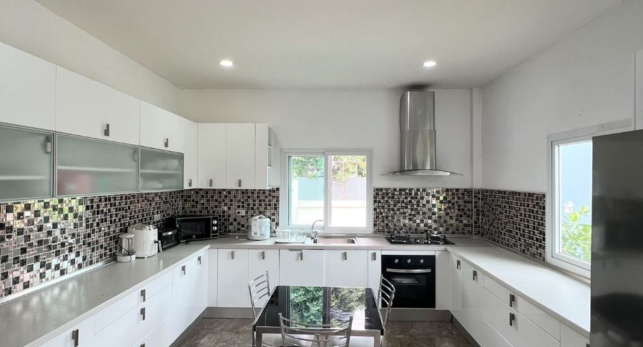 Villa en venta de 4 habitaciones en Bang Lamung, Chonburi