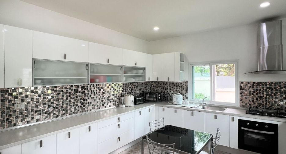 Villa en venta de 4 habitaciones en Bang Lamung, Chonburi