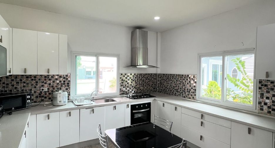 Villa en venta de 4 habitaciones en Bang Lamung, Chonburi