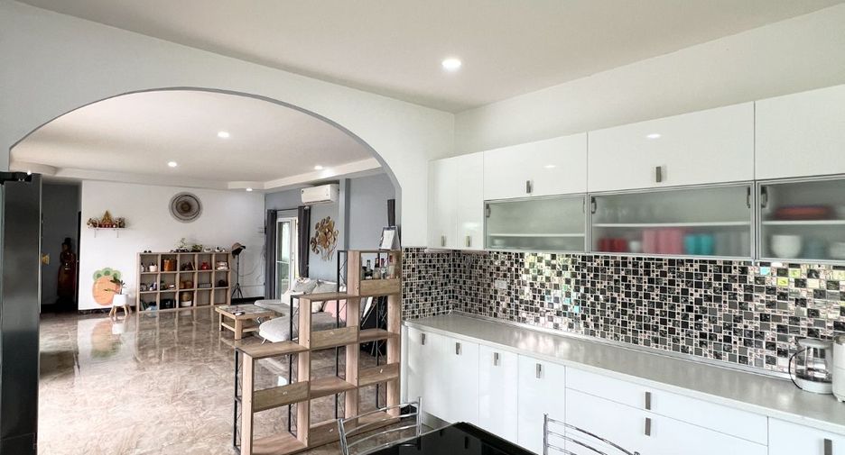 Villa en venta de 4 habitaciones en Bang Lamung, Chonburi