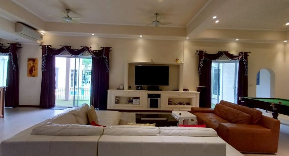 À louer et à vendre 5 chambres villa à Bang Lamung, Chonburi