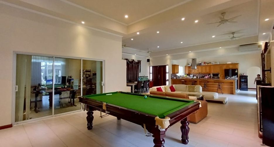 À louer et à vendre 5 chambres villa à Bang Lamung, Chonburi