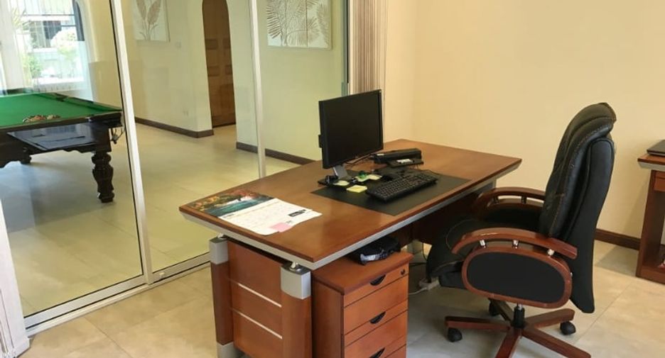 À louer et à vendre 5 chambres villa à Bang Lamung, Chonburi