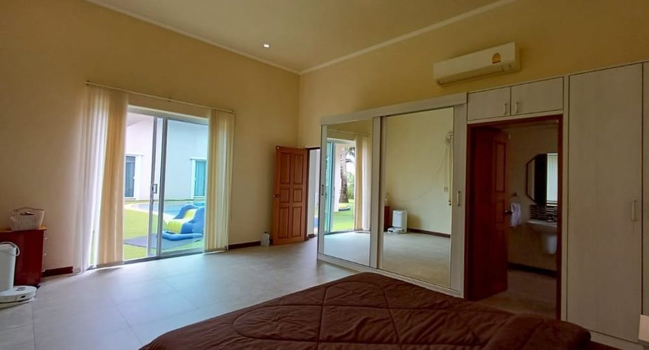 À louer et à vendre 5 chambres villa à Bang Lamung, Chonburi