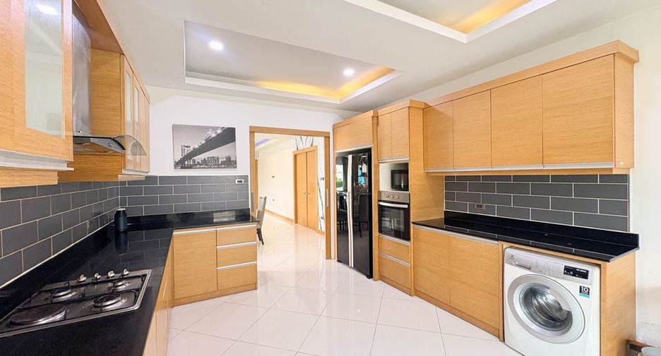 For rent 5 ベッドルーム villa in Bang Lamung, Chonburi